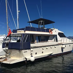 Botel Blue Iii Yacht 